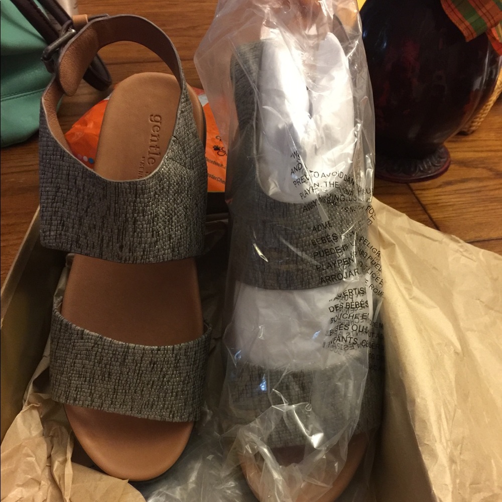 NWT Gentle Soul sandals